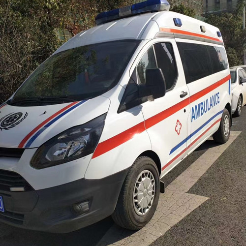 小金品质救护车出租,为您的健康出行负责